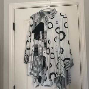 Black and White Patterned Women's Top